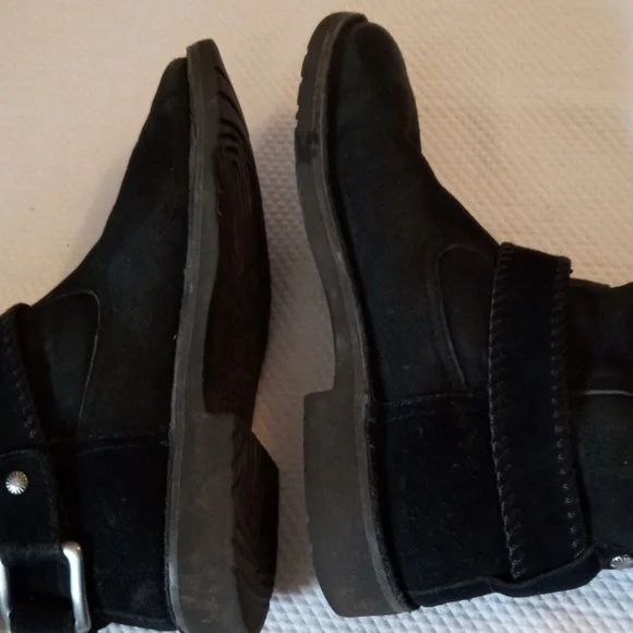 UGG Women's Black Shearling Boots 8 - Picture 4 of 8